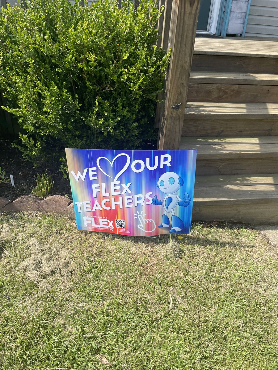 unicorntchr's tweet photo. We are literally the most spoiled teachers ever! We love our FLEx team SO much! @TechyThomason @lockettech  @BethHorneTechy @TeachThatTech15 @HCSFLEx https://t.co/9NltIezkhl