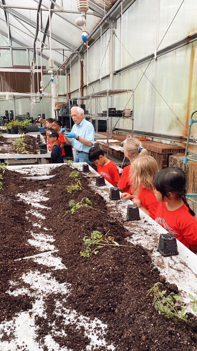MissLeesCircus's tweet photo. Our favorite part of our field trip! Planting! 🌱We love the Teaching Museum! #fcs #firstgrade #npe https://t.co/0bGvUZPIos