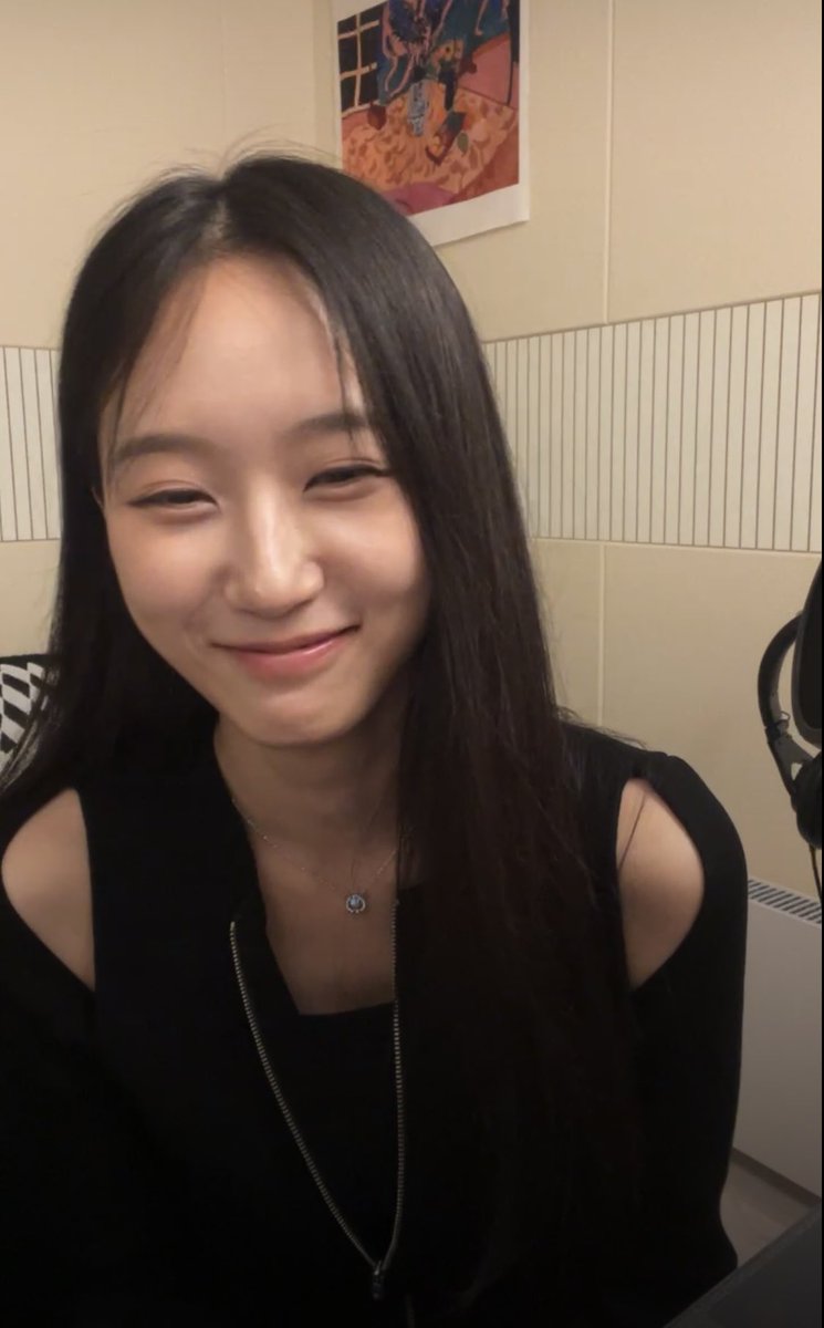 maybe_seori's tweet photo. 목걸이 인증 벌써 두 번째~~!💗
예쁘게 잘 쓰는 거 같아 기분 좋다 https://t.co/HNoOdApD2m