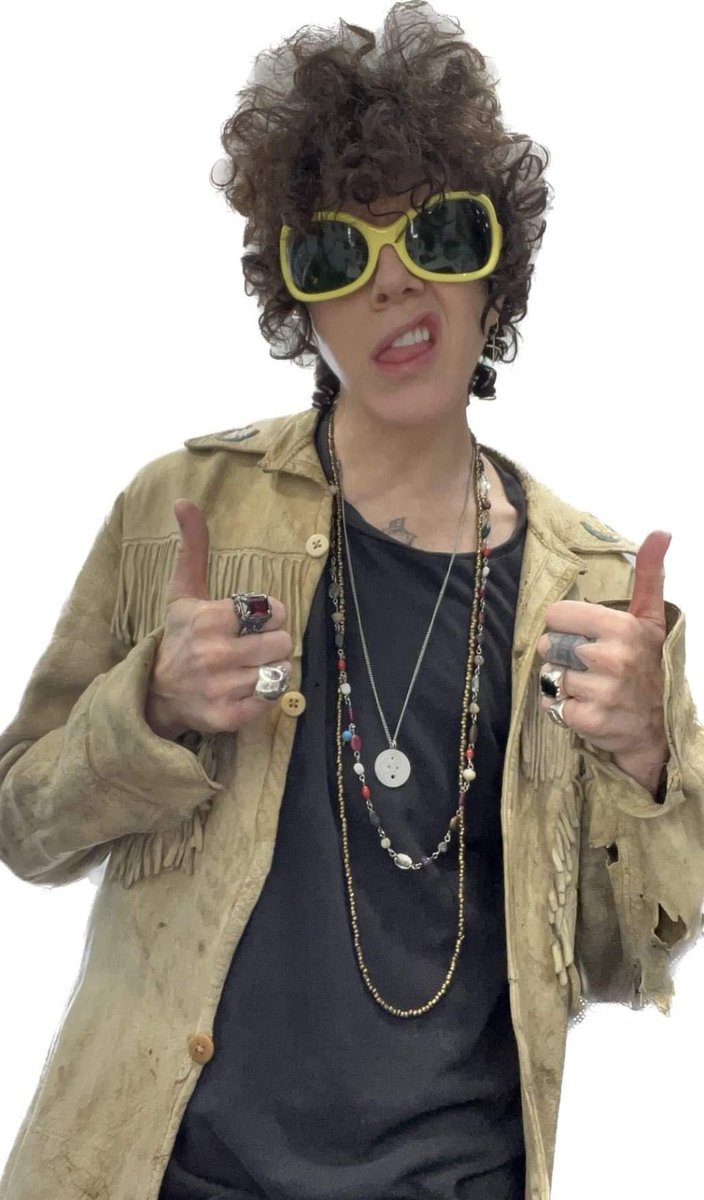 iamlp_eb's tweet photo. Have a nice day listening to @iamlp songs.😍🤗🎶
.
.
.
#golden
.
.
.#angels #CHURCHES #Conversation
#howlowcanyougo #LPeople #iamlp #iamlpofficial #eblp #laurapergolizzi #lpeb #lpmusic #singer #guitar #lostonyou #lp https://t.co/IUN0p9o8gH