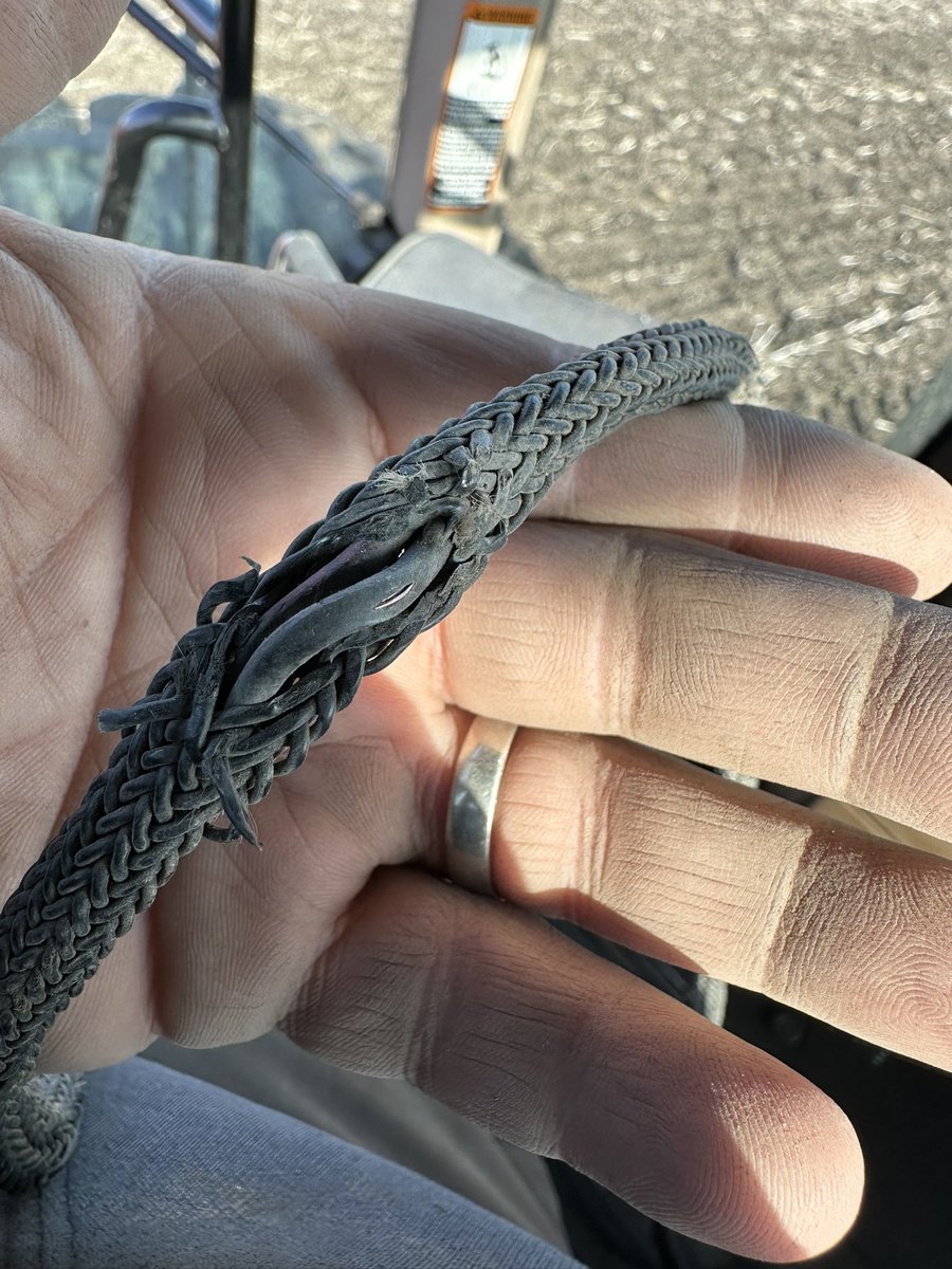 scottyshog's tweet photo. Hopefully new wire makes the beeping go away #intelligentAg https://t.co/rUejI6tMLL