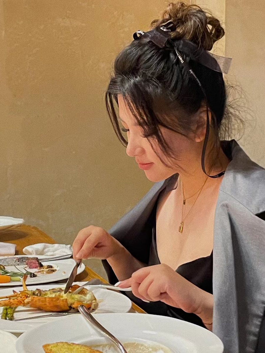 不好意思一直没能嫁出去，但大家都想吃我的席，那就今天我结婚，一个人胜过千军万马！