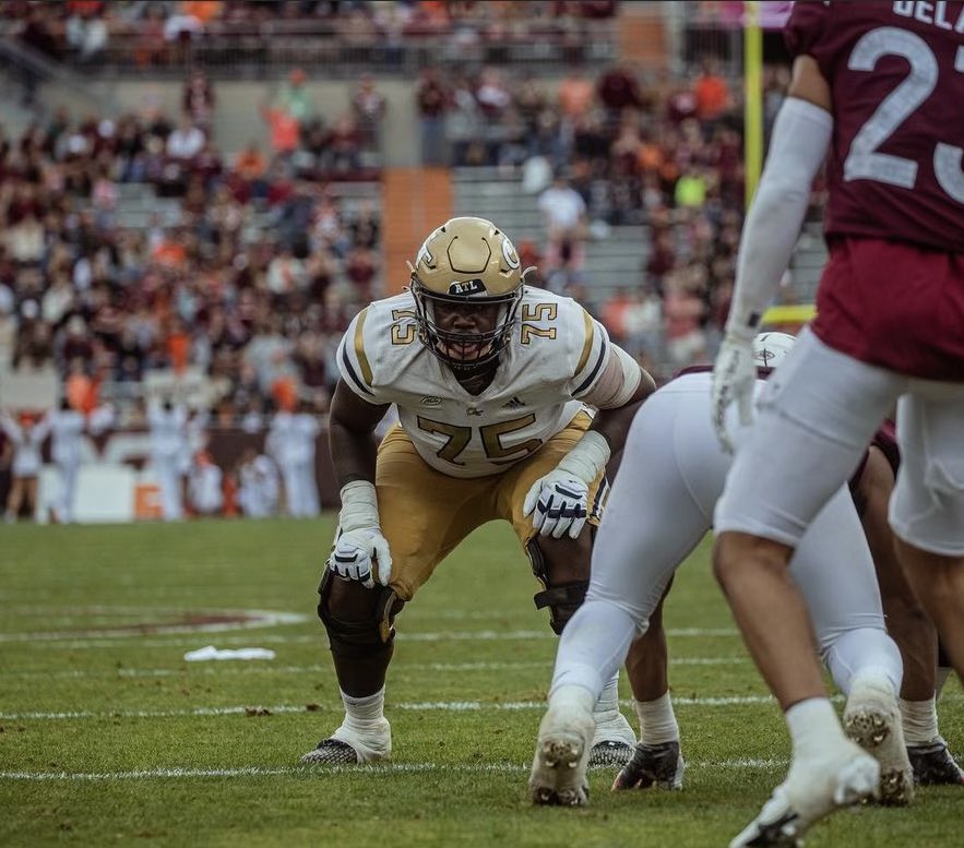 KailEllis78's tweet photo. So blessed to be offered by @GTFootball 🐝 #TogetherWeSwarm @CoachBrentKey @GeepWade @coachKub_70 @therealkwat @RustyMansell_ @ChadSimmons_ @Velocity_LS @Velocity_FB @SWiltfong247 https://t.co/XuhfdhWM6t