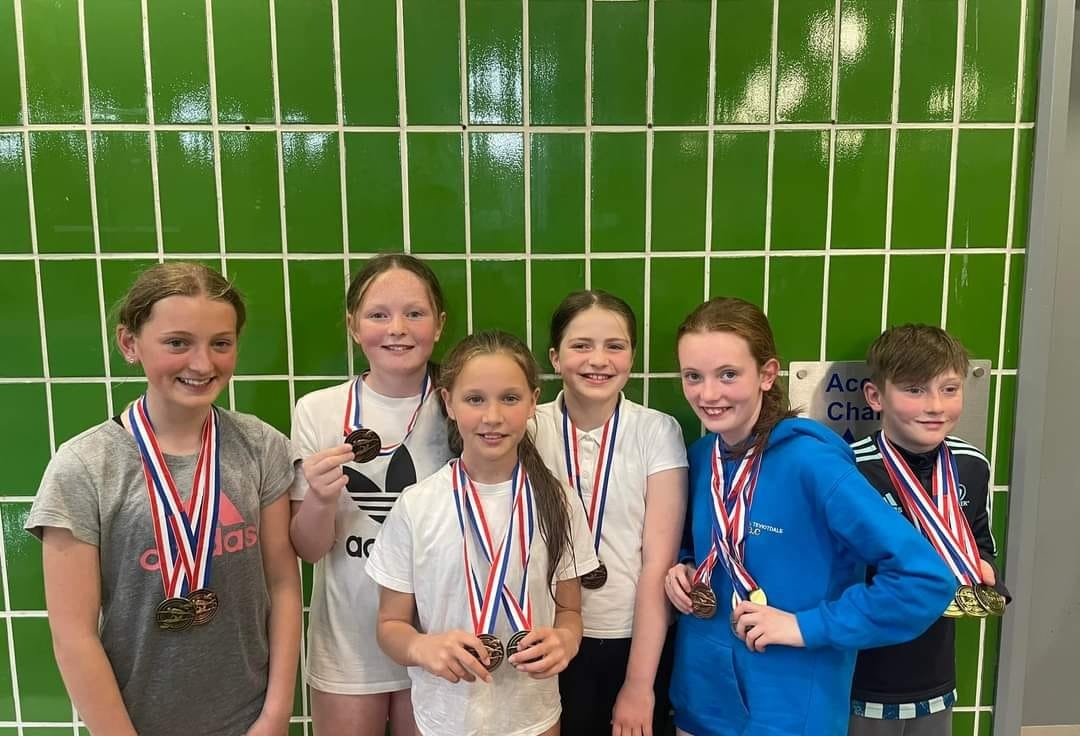 🏊‍♀️🏊‍♂️Hawick & Teviotdale ASC Primary school swimming gala success! 🏊‍♂️🏊‍♀️🏆🥇🥈🥉 A huge well done and congratulations to all of the Hawick cluster competitors who took part in our annual swimming club gala on Tuesday evening. Massive thanks to our local club too 👏#ActiveSchools