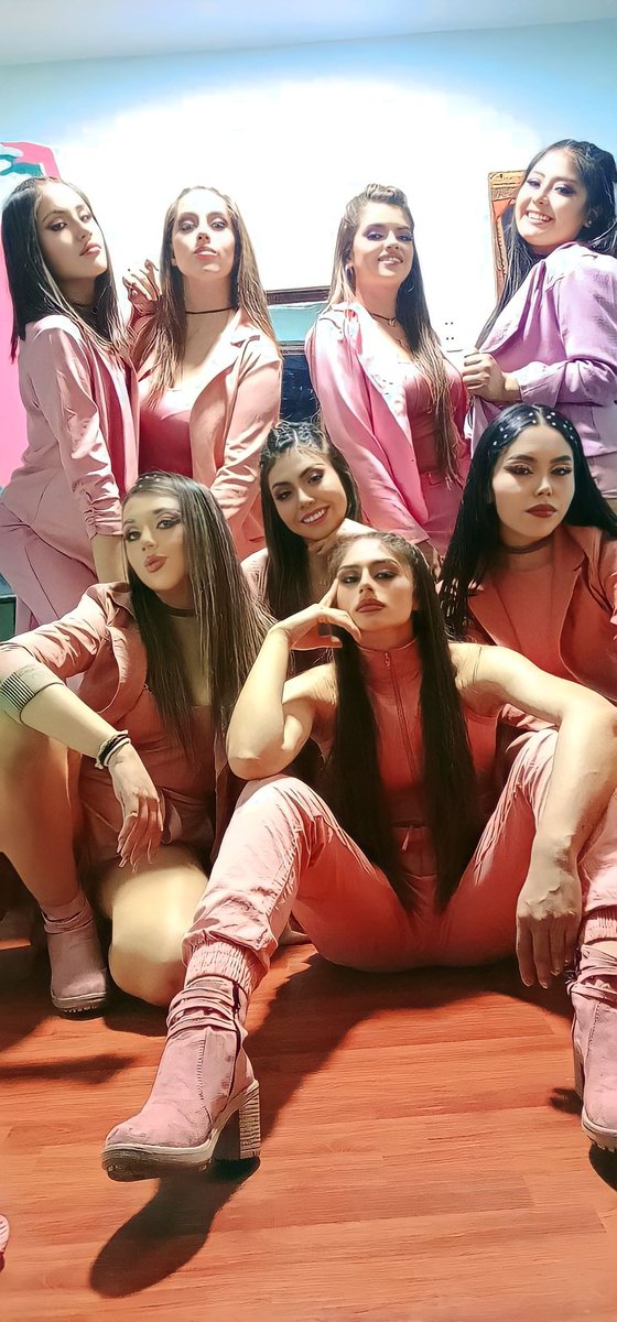 Flore_Jara22's tweet photo. Que cierren de la mejor manera su semana💜💙 Feliz viernes les desea #MODANCE #ViernesDeGanarSeguidores #Viernes #FelizViernes #lapaz #baile https://t.co/ePLrgVrBBP