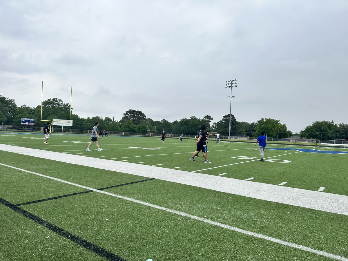 Wrestle_Nimitz's tweet photo. A little Wrestling game of Tag - Friday Fun.  Finding ways to put in work while having a good time.  #AllN @NimitzVikings @IrvingISD @IISDAthletics @VikingDirector https://t.co/2dXT5sLJ8h
