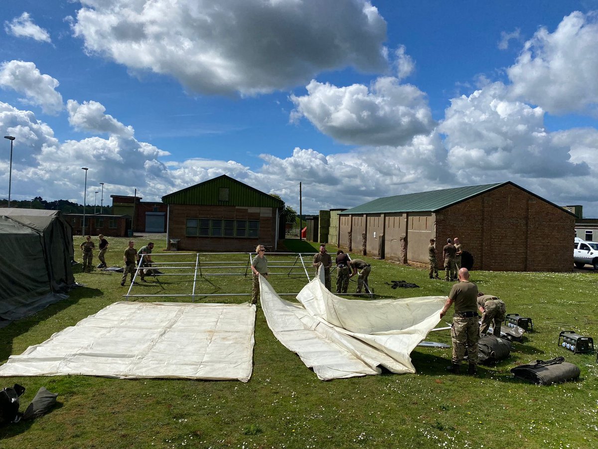 ComdMed_RAF's tweet image. This wk pers from TMW and the RAF Med Reserves have built the R1 Main in prep for Ex Auxilium Fort at RAF Wittering next wk. The weather has been on side, some glorious sunshine, so smiles all round. Looking forward to the wk ahead. #WeEnable #TMW @AirOfficerGE @RAFMedReserves