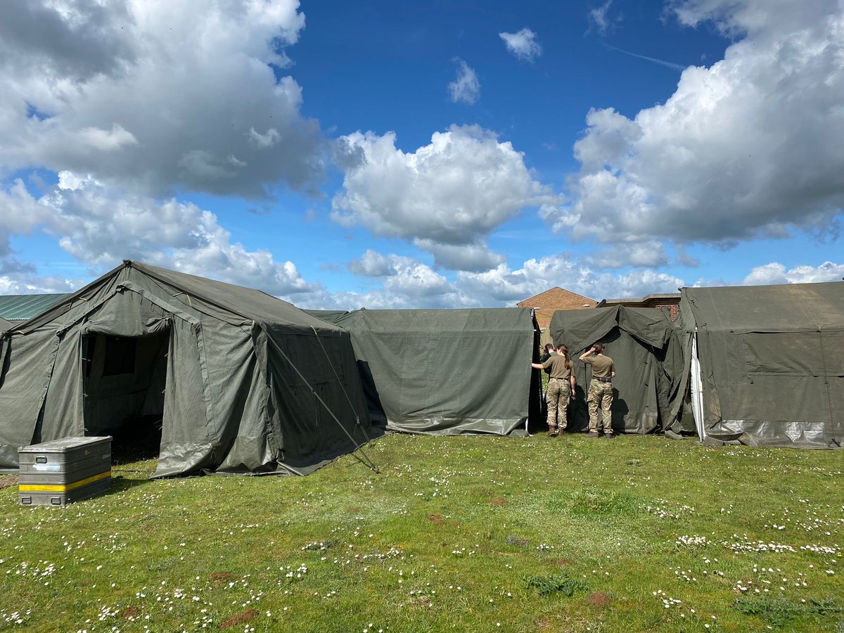 ComdMed_RAF's tweet image. This wk pers from TMW and the RAF Med Reserves have built the R1 Main in prep for Ex Auxilium Fort at RAF Wittering next wk. The weather has been on side, some glorious sunshine, so smiles all round. Looking forward to the wk ahead. #WeEnable #TMW @AirOfficerGE @RAFMedReserves