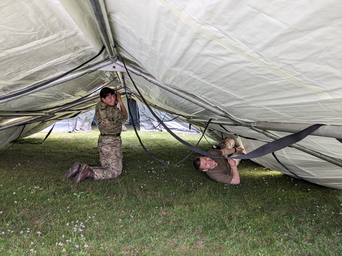 ComdMed_RAF's tweet image. This wk pers from TMW and the RAF Med Reserves have built the R1 Main in prep for Ex Auxilium Fort at RAF Wittering next wk. The weather has been on side, some glorious sunshine, so smiles all round. Looking forward to the wk ahead. #WeEnable #TMW @AirOfficerGE @RAFMedReserves