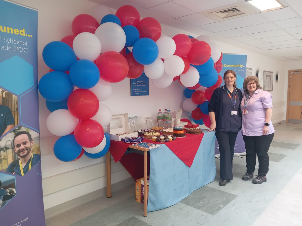 Sarcol70's tweet photo. Happy International Nurses’ day 2023 to all our fellow nurses - from the Acute Response Team and the Vale Locality. Was lovely catching up with so many nurses AHP’s and everyone else who popped in to see us!! #IND2023 @CV_UHB @annawelly16 @OverallSianie https://t.co/1e4TuxfbPt