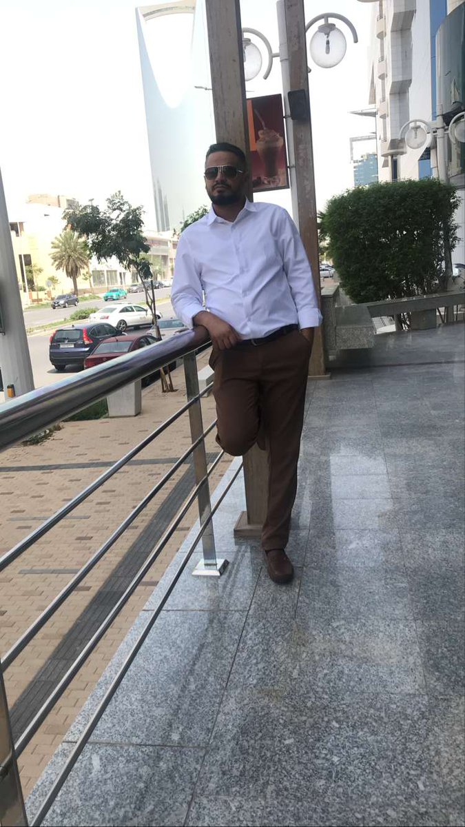 أحب نفسي بألف طريقه منها 
أنني لا أجالس إلا مع  من  أحب 
ولا أكل إلا مع من تشبعني رؤيته
 ولا أصافح إلا دافيء القلب 
جابر الخاطر سليم النيه خفيف الظل.!!🕊🤍

 #مساء_الخير #اين_تذهب_رسائلهم #كلمات #راقت_لي #خواطر #بوح #بوح_اخر_اليل