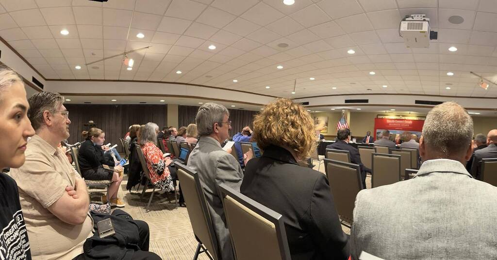 rosepkid's tweet photo. Board of Trustees meeting - voting on School of Creative Technologies! #illinoisstateuniversity https://t.co/GadNSnTNgh