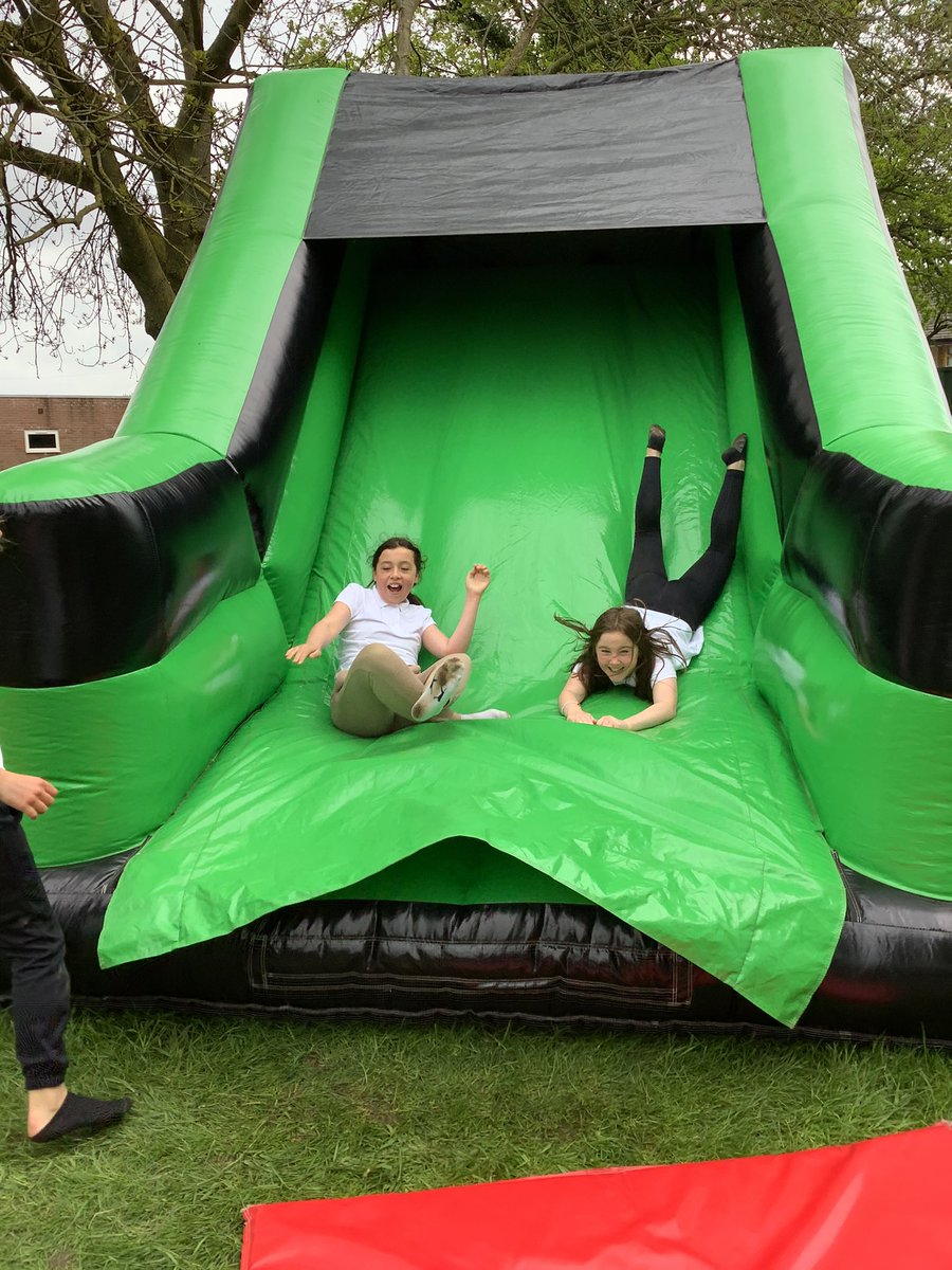 HollyfastSchool's tweet image. 6R having the best afternoon celebrating the end of SATs!!! #icecreams #inflatablefun