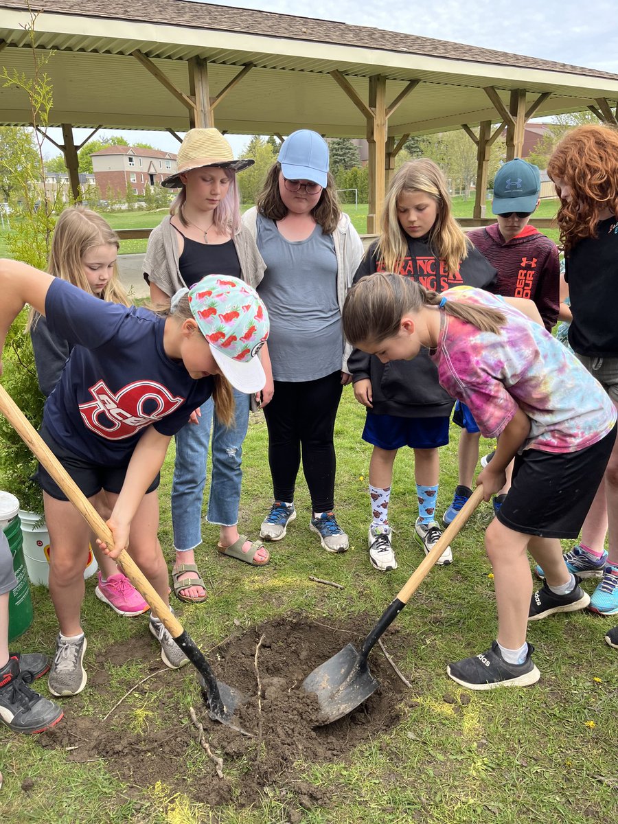 AvonHahn's tweet photo. Participating in the Field and Forest Program. We found sit spots, learned some Anishinaabemowin and made connections to nature in our ‘sit spots.’ https://t.co/q2Pc4QO1Fh