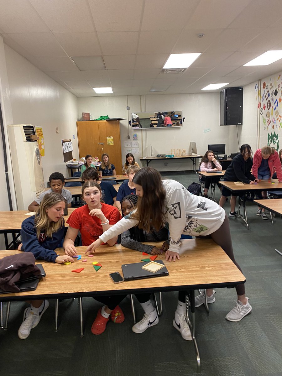 JessMatousek's tweet image. As we wrap up the week and get ready for 6th grade camp. We ended with some problem-solving, trivia’s and collaboration challenges 💪 🧠 @HarmonPrincipal  @APHarmonMS #collaboration #problemsolve