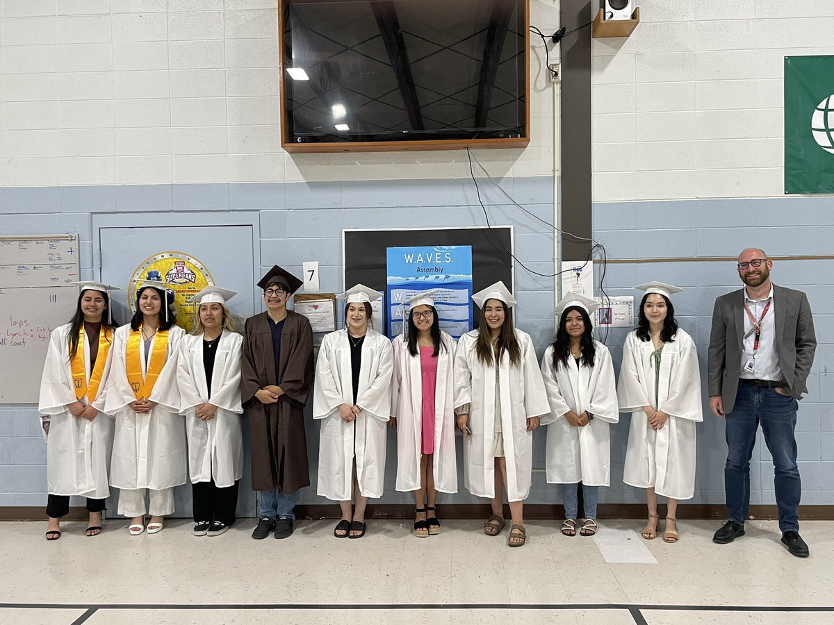457DeLoach's tweet photo. @GCHSbuffs graduation walk @GWdolphins These grads spent all their elementary years at GW. We are all very proud of you and thank you for inspiring our GW students. https://t.co/bu7AxvU9D0
