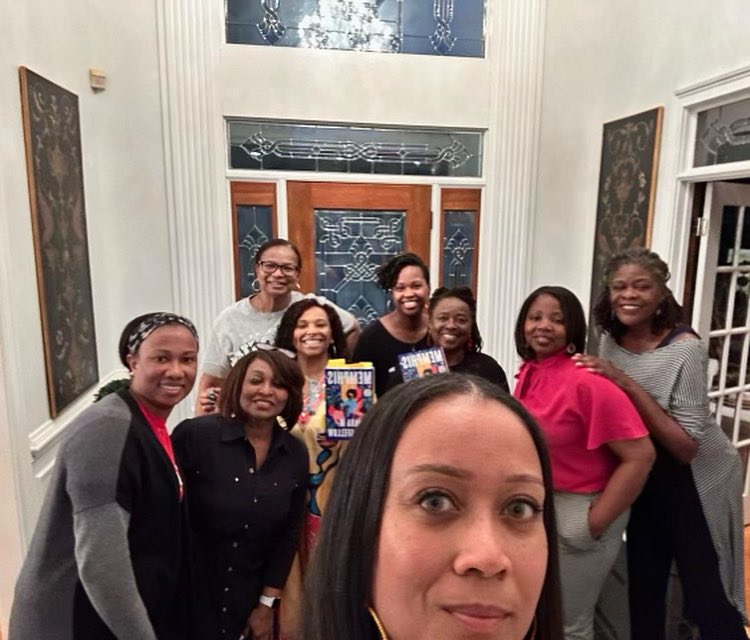 wracdst's tweet photo. The WRAC book club held its last book review of the sororal year! “Memphis” by Tara M. Stringfellow was an amazing literature that depicted the power of family, women, starting over, forgiveness and community. Definitely a must read!
#WRAC #BookClub #WRACDST #DST1913 https://t.co/JIGR3kxhZt