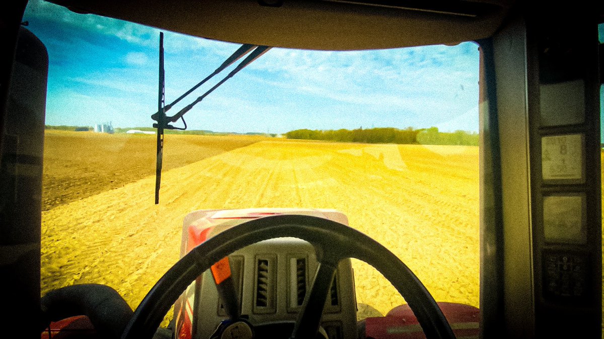 Another day , another round, another beauty day with a endless blue sky view ! 

#plant23 #ontag #agmorethanever #ontarioagriculture #caseih #spring23 #farmon #farm365 #oxfordcounty