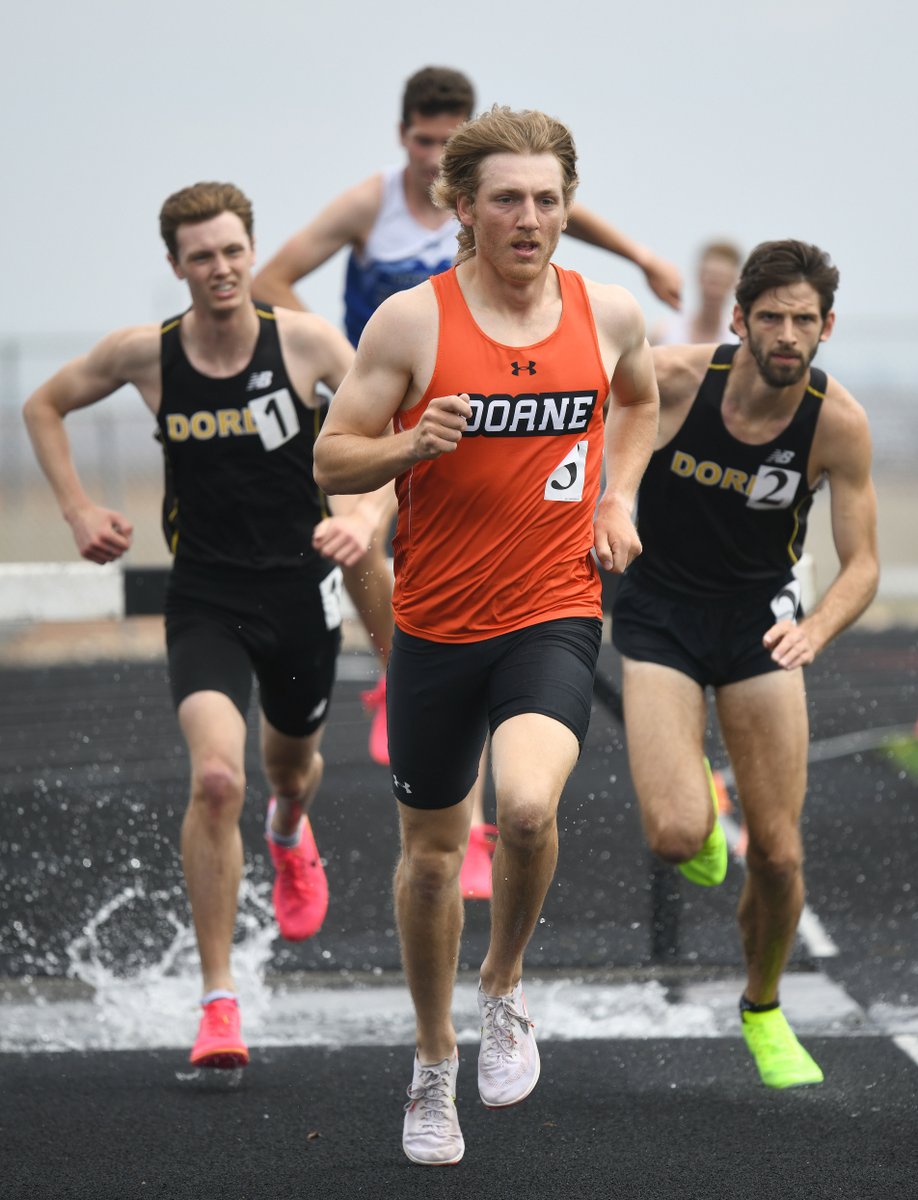 Scoop_DoaneTF's tweet photo. One foot dry.

9:07.89.

#DoaneTF's @kdockweiler20 for the win, the meet record, the school record and the Performance of the Meet at #GPACTF

Treat yourself to an extra stick of gum, buddy boy. https://t.co/JQR2geL2TA