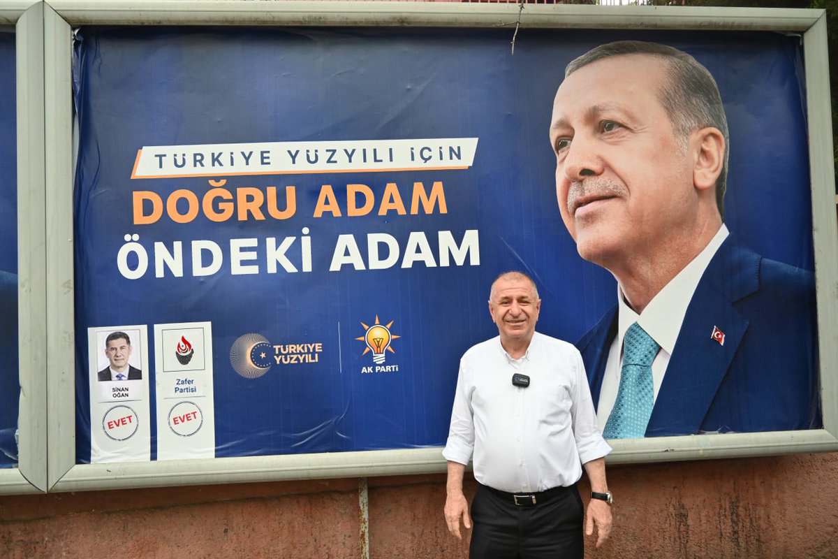 ambargo_tv's tweet photo. 🔥🔥Zafer Partisi Genel Başkanı Ümit Özdağ, Erdoğan’ın billboard fotoğrafı önünde poz verdi! https://t.co/On52LWqpWa