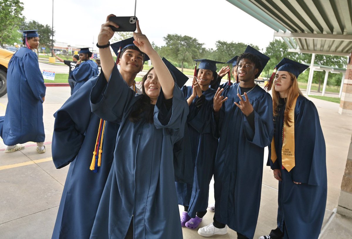 CyFairJoel's tweet photo. .@CySpringsHS PALs students kicked off Senior Walk season at @CFISDAndre this morning. Several of the Panthers in the #Classof2023 are former Leopard students! #cfisdspirit #cyspringsgrad https://t.co/ANz5Nq1bRD