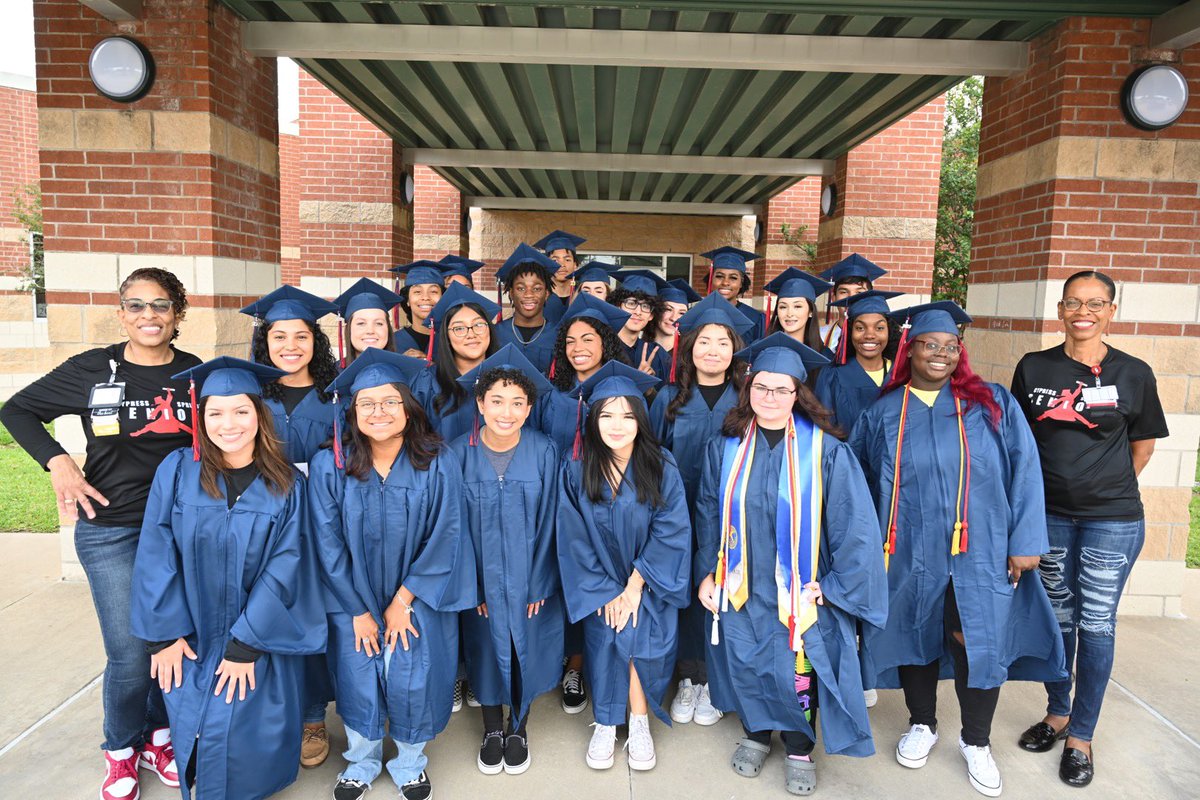 CyFairJoel's tweet photo. .@CySpringsHS PALs students kicked off Senior Walk season at @CFISDAndre this morning. Several of the Panthers in the #Classof2023 are former Leopard students! #cfisdspirit #cyspringsgrad https://t.co/ANz5Nq1bRD