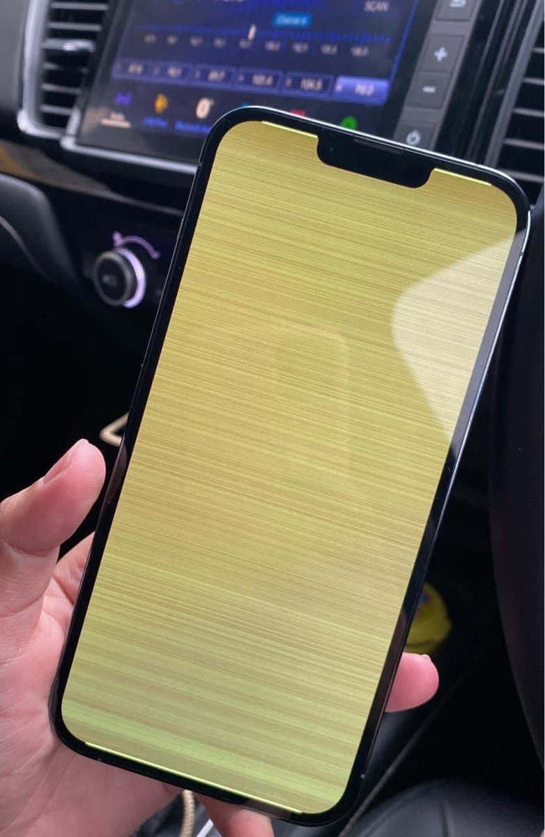 XavierNaxa's tweet photo. iPhone 13 Pro dan iPhone 13 Pro Max berdepan dengan masalah WSoD. 

Namun terdapat beberapa kedai yang mempunyai cara untuk menyelesaikan masalah ini tanpa memerlukan gantian skrin baharu. https://t.co/tM1lMUhApy