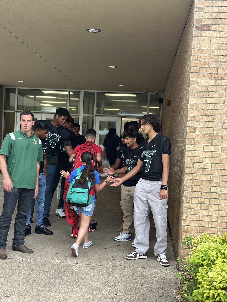 Naaman_Football's tweet photo. Had a great time spending time with our FUTURE RANGERS!!!! Can’t wait to have y’all out to our games!!! #WAM https://t.co/L1ohMCbEQk