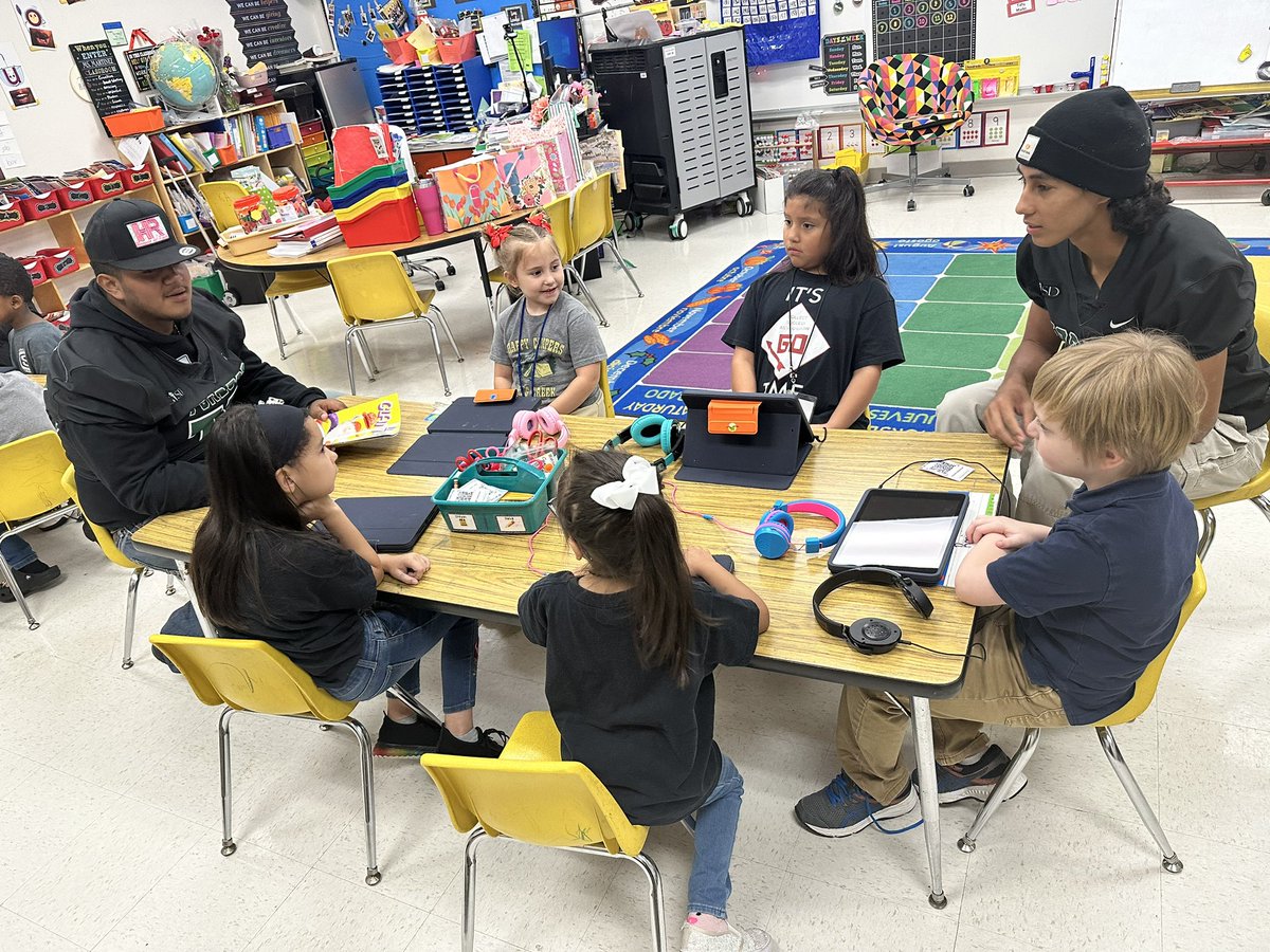 Naaman_Football's tweet photo. Had a great time spending time with our FUTURE RANGERS!!!! Can’t wait to have y’all out to our games!!! #WAM https://t.co/L1ohMCbEQk
