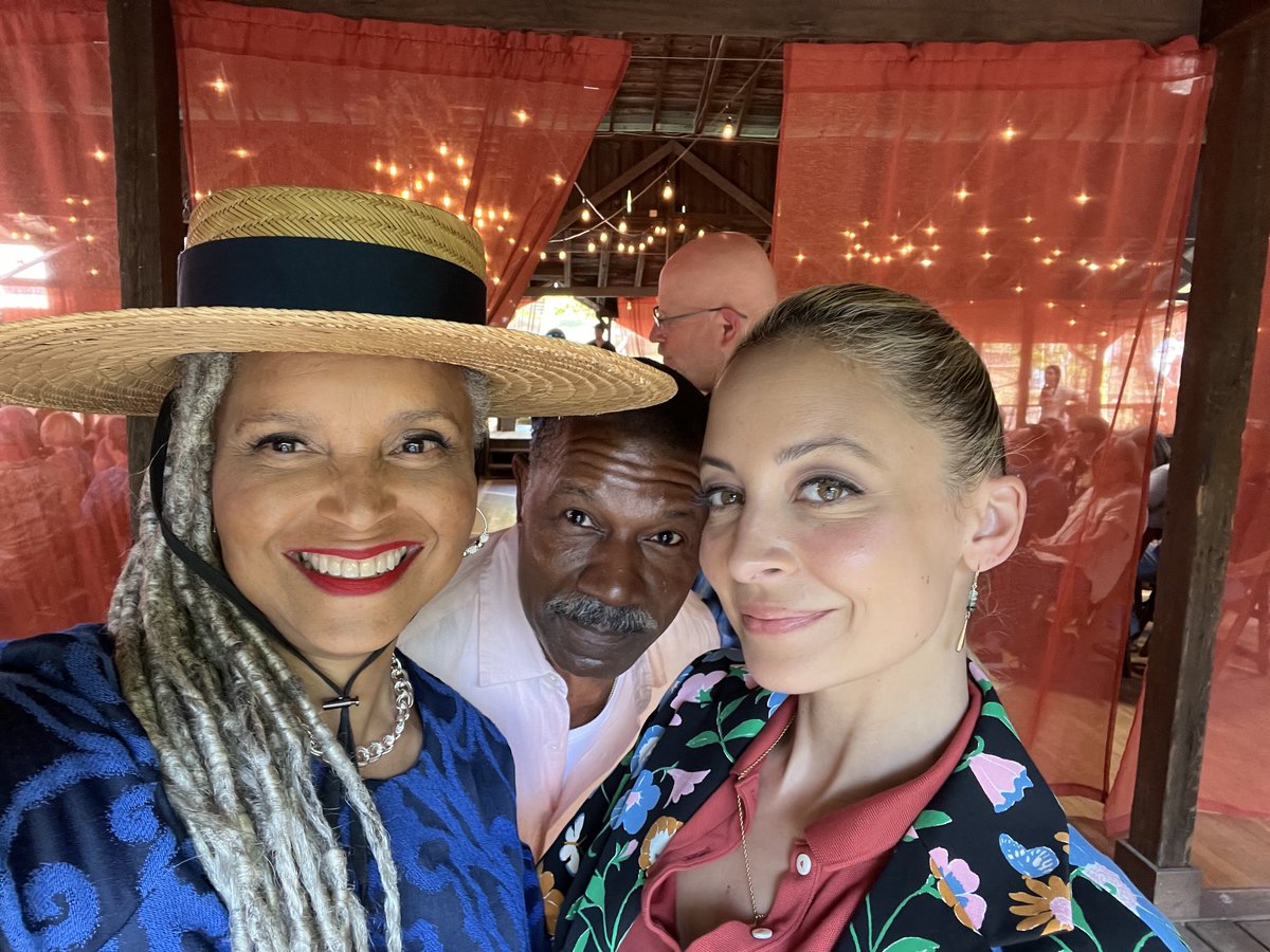 victoriarowell tweet picture