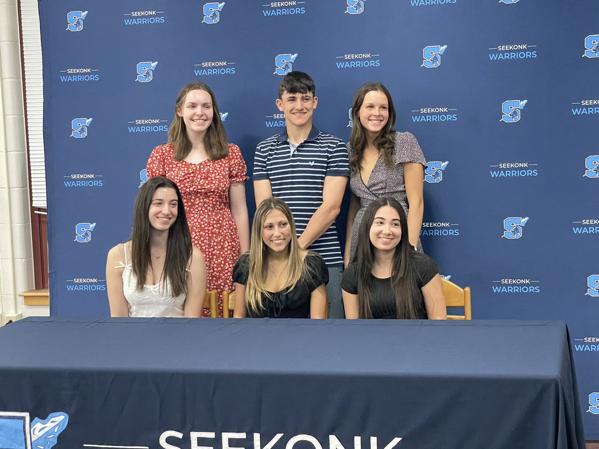 SeekonkPS's tweet photo. Congratulations to future educators being recognized during Future Teacher Signing Day!! Thank you @MASchoolsK12 for creating this day for our future! https://t.co/Fphad0CuXU