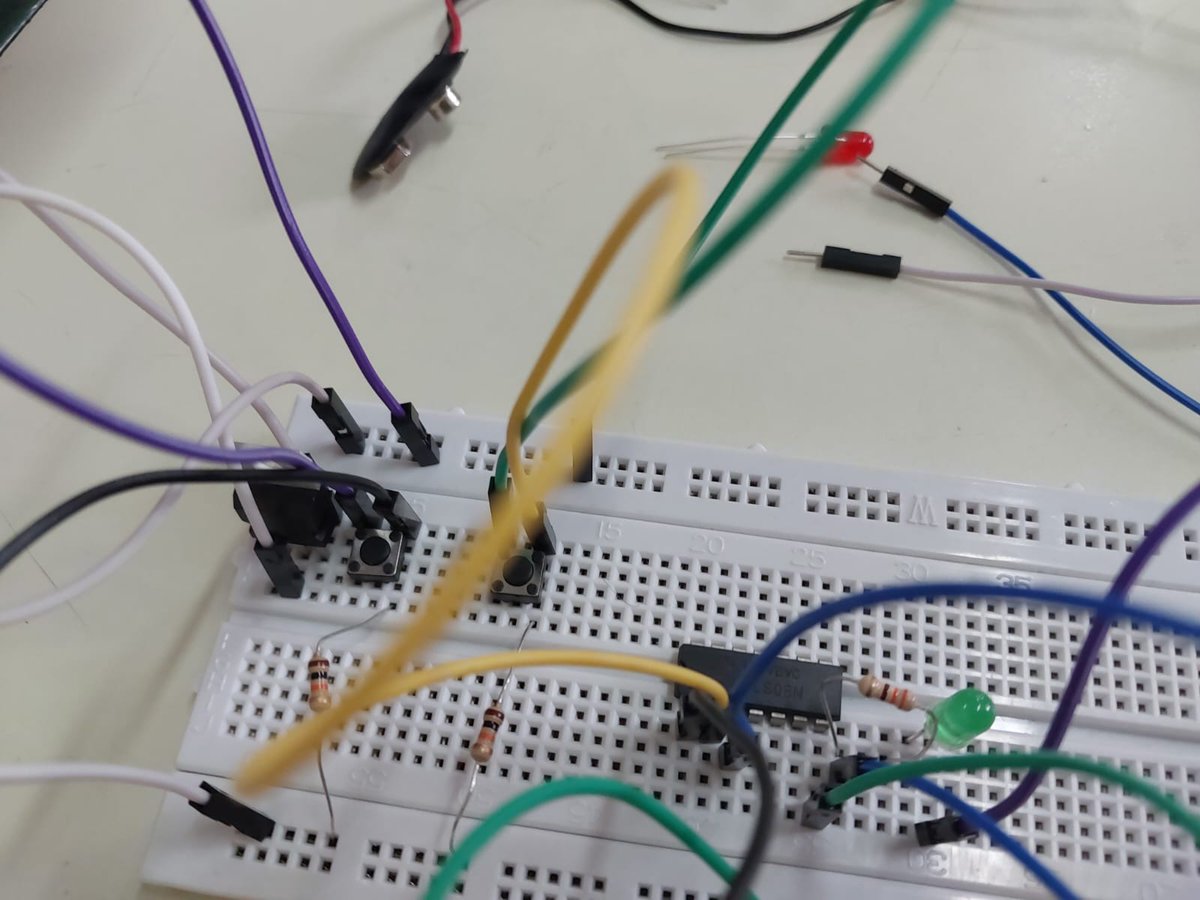 zangstudy's tweet image. o caos q é ter aula prática não tá escrito