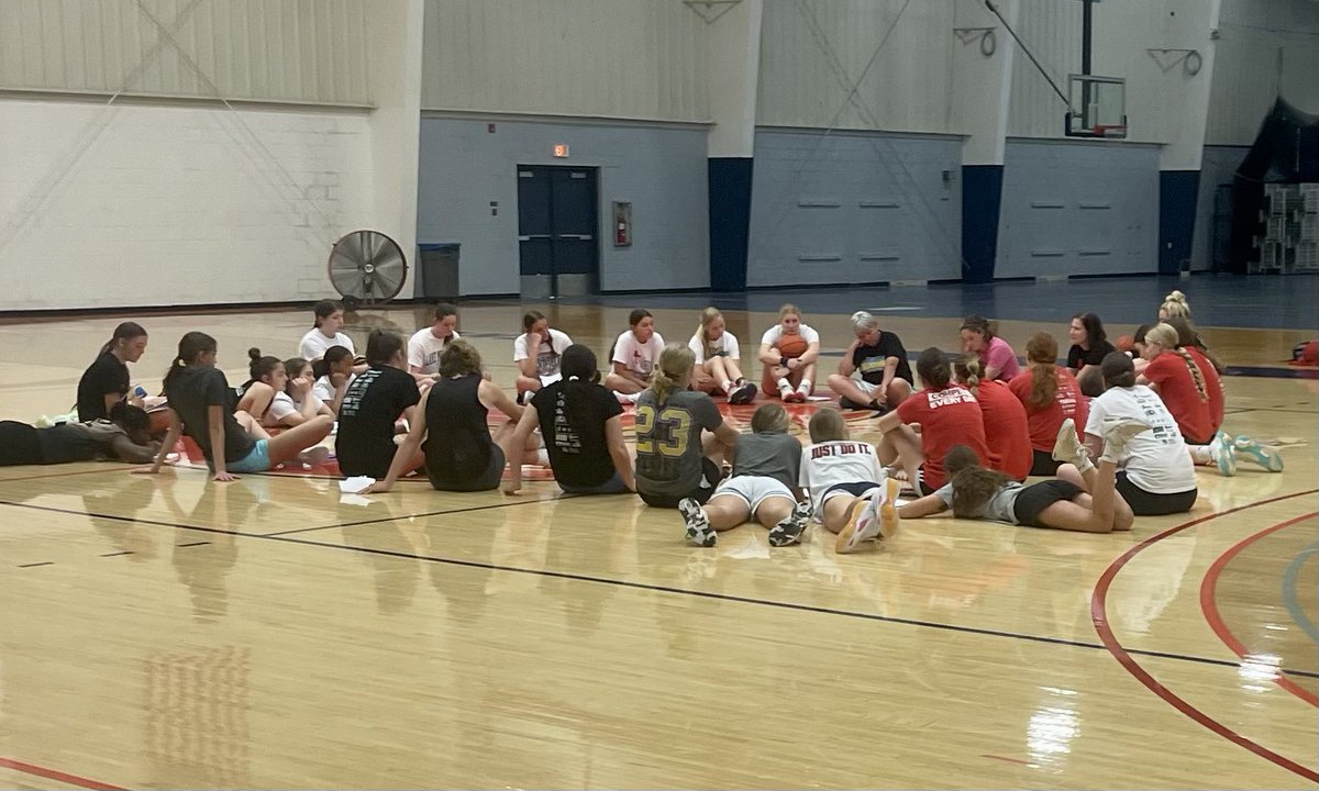 COH_Elite's tweet photo. Cady Pauley was a guest speaker for our girls program! Cady is from Milan, MO where she scored 3,074 career high school points. She appeared in 24 games this season as a freshman at the University of Virginia. The topic was fear of failure and it impacted everyone involved! https://t.co/cbFfTw7j6x