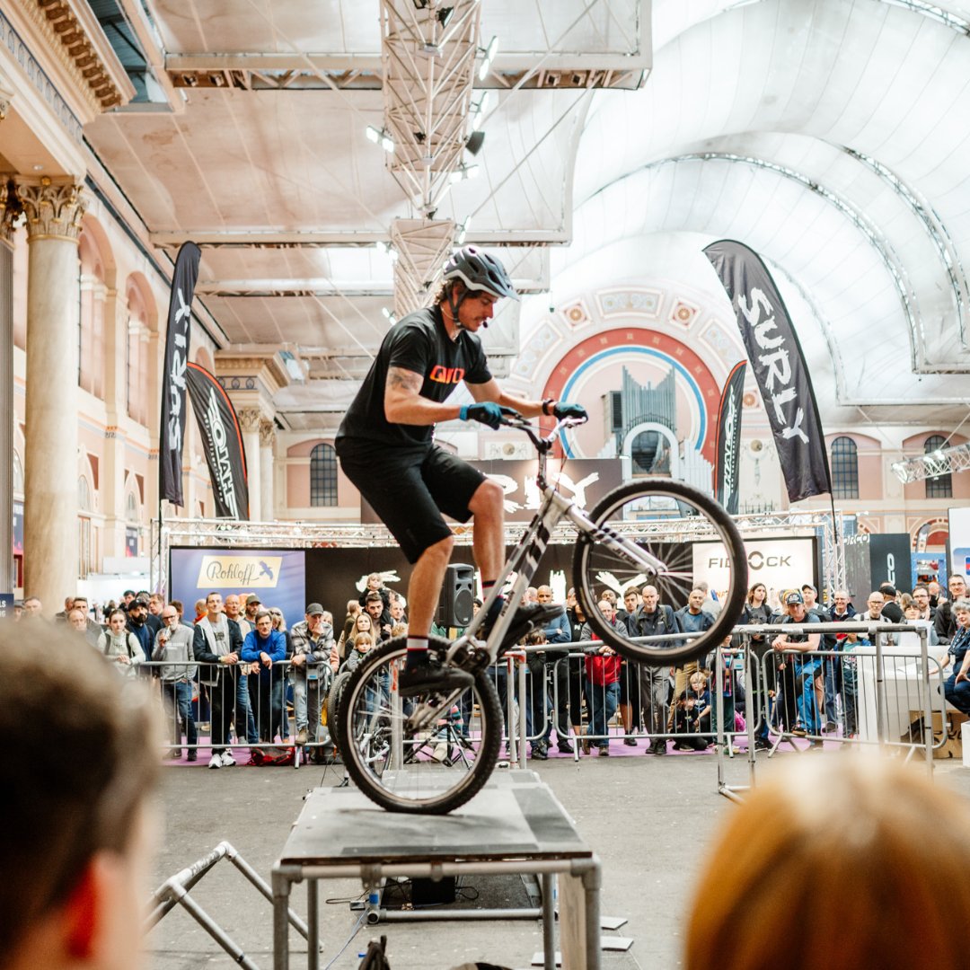 CycleShow's tweet image. Scott Wilson was back in the building with the most insane skills you could ever imagine! 🤯 

Visitors learned from the pro in his Skill Sessions and walked away with new skills. 🙌

#TheCycleShow #scottwilson #cyclingpassion #Cyclinglife #rider