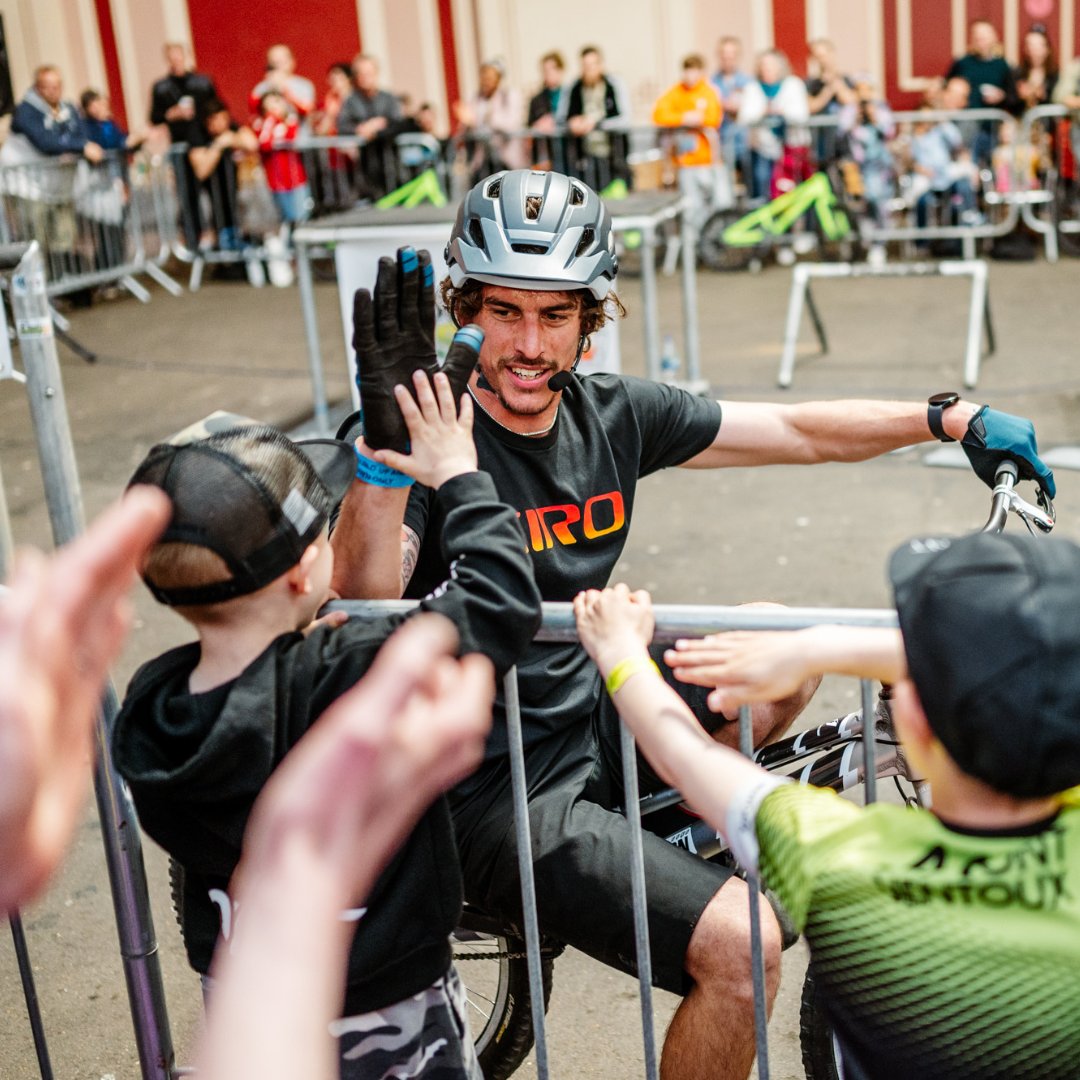 CycleShow's tweet image. Scott Wilson was back in the building with the most insane skills you could ever imagine! 🤯 

Visitors learned from the pro in his Skill Sessions and walked away with new skills. 🙌

#TheCycleShow #scottwilson #cyclingpassion #Cyclinglife #rider
