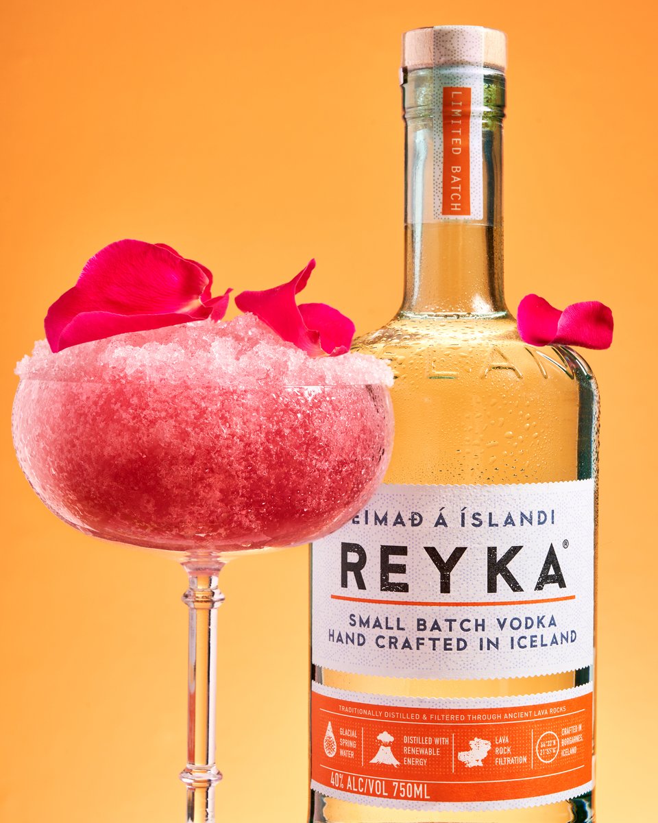 An easy way to become mom’s favorite? The Reyka Frozé. Finely crushed ice, Rosé, a bit of Reyka, and a petal for garnish.