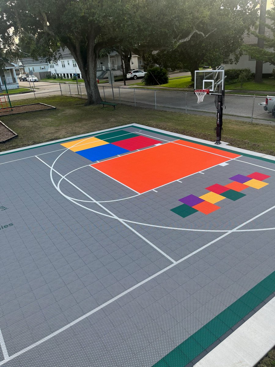 VersaCourt's tweet photo. Great project for a great Elementary School! Gretna No. 2 Academy reached out needing a 40' x 60' multisport court for their playground area. We are happy to see their vision come to life! Thank you for trusting VersaCourt! 

Ready for yours? Let us help! https://t.co/Ym8QV68l0B https://t.co/TWUTGaSVhh