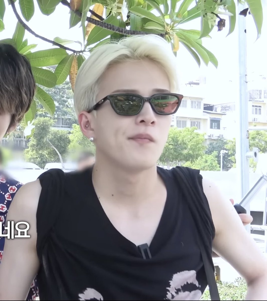 นี่นะคะ ‘คนผมทองหล่อมาก’ ที่แม่ค้าท่ามหาราชล่ำลือ อิจฉาคนที่ได้เจอเขาจังเลย 🥹