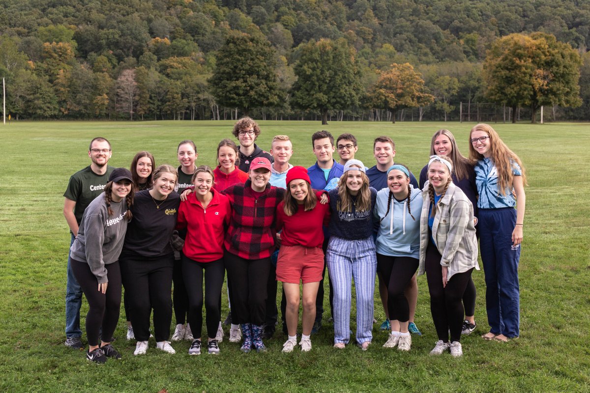 H2OChurchKent's tweet photo. Seniors! 🎓 We are so excited for you to enter the next phase of life. Whether you'll be staying in Kent or headed across the world after graduation, please know that we are so proud of you! Great job, guys 💛💙 https://t.co/bFu3DbmGEg