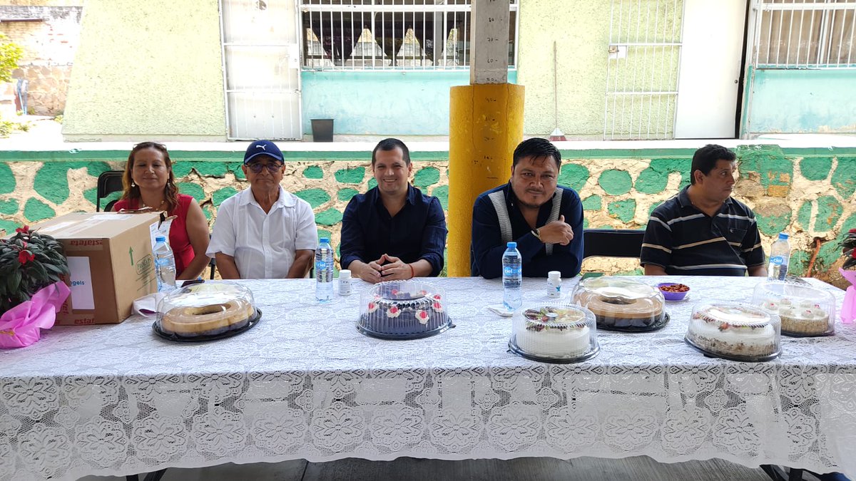 manuelmgarrigos's tweet photo. Estuvimos en la escuela "Mártires de la Revolución", en la comunidad de Río Seco, celebrando a las mamás del bello municipio de #Jojutla
Le agradezco al ayudante municipal, César Vicario, por la invitación.
#MGarrigós #V241 https://t.co/Bvnp4szvgl