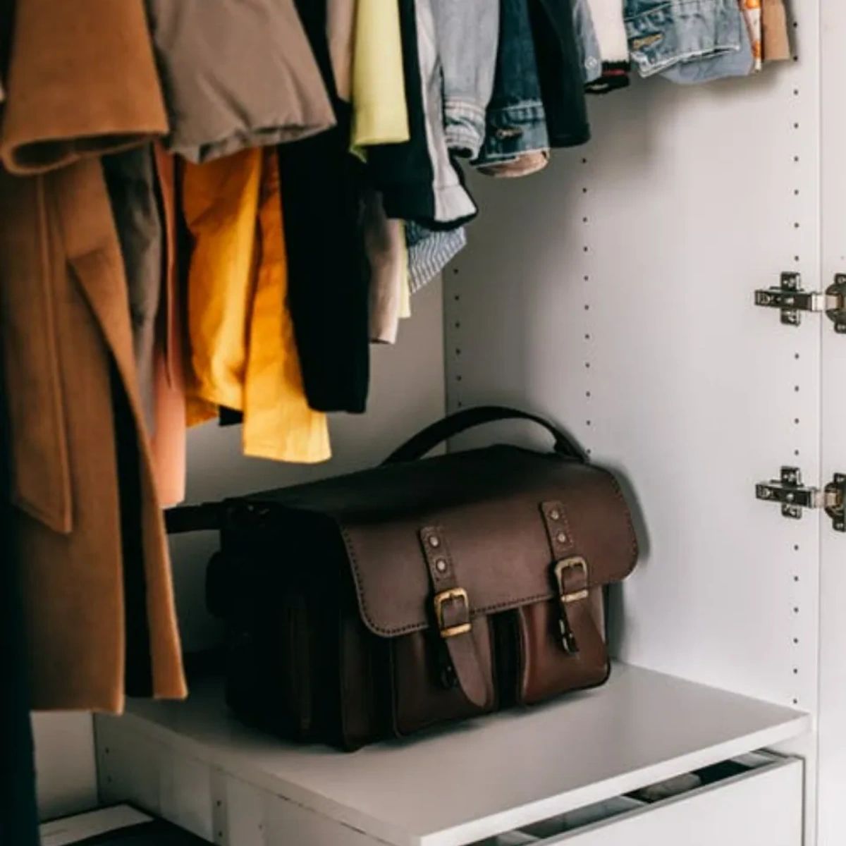 Let's talk about closets! Tossing everything in there is tempting, but buyers want to see that closet space too. Keep them organized, and let your storage shine. #ClosetGoals #HappyBuyers #SellingTips