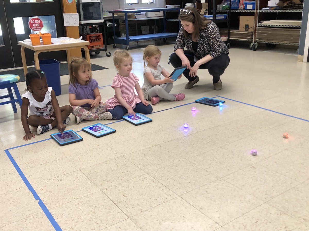 ACSRochester's tweet photo. AC3s had a blast using Ozobots in STEM this week! https://t.co/JavXGpzT7U
