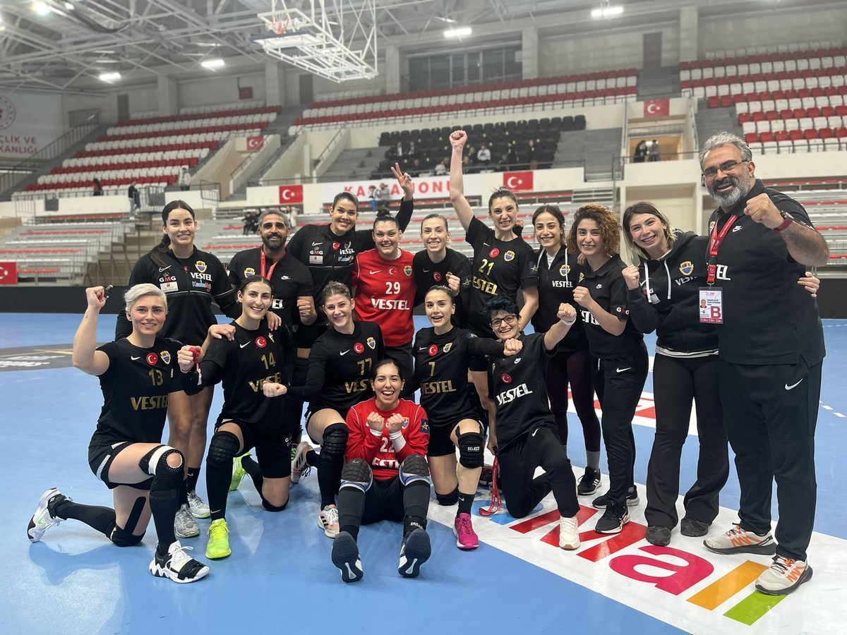 __Kastamonu's tweet photo. 💥 İlk finalist #Kastamonu Belediyesi GSK!

🤾 HDI Sigorta Kadınlar Türkiye Kupas�� Yarı Final mücadelesinde Kastamonu Belediyesi GSK, Konyaaltı Belediyesi'ni 27-26 mağlup etti ve adını finale yazdırdı. https://t.co/2FwEgMIOXG