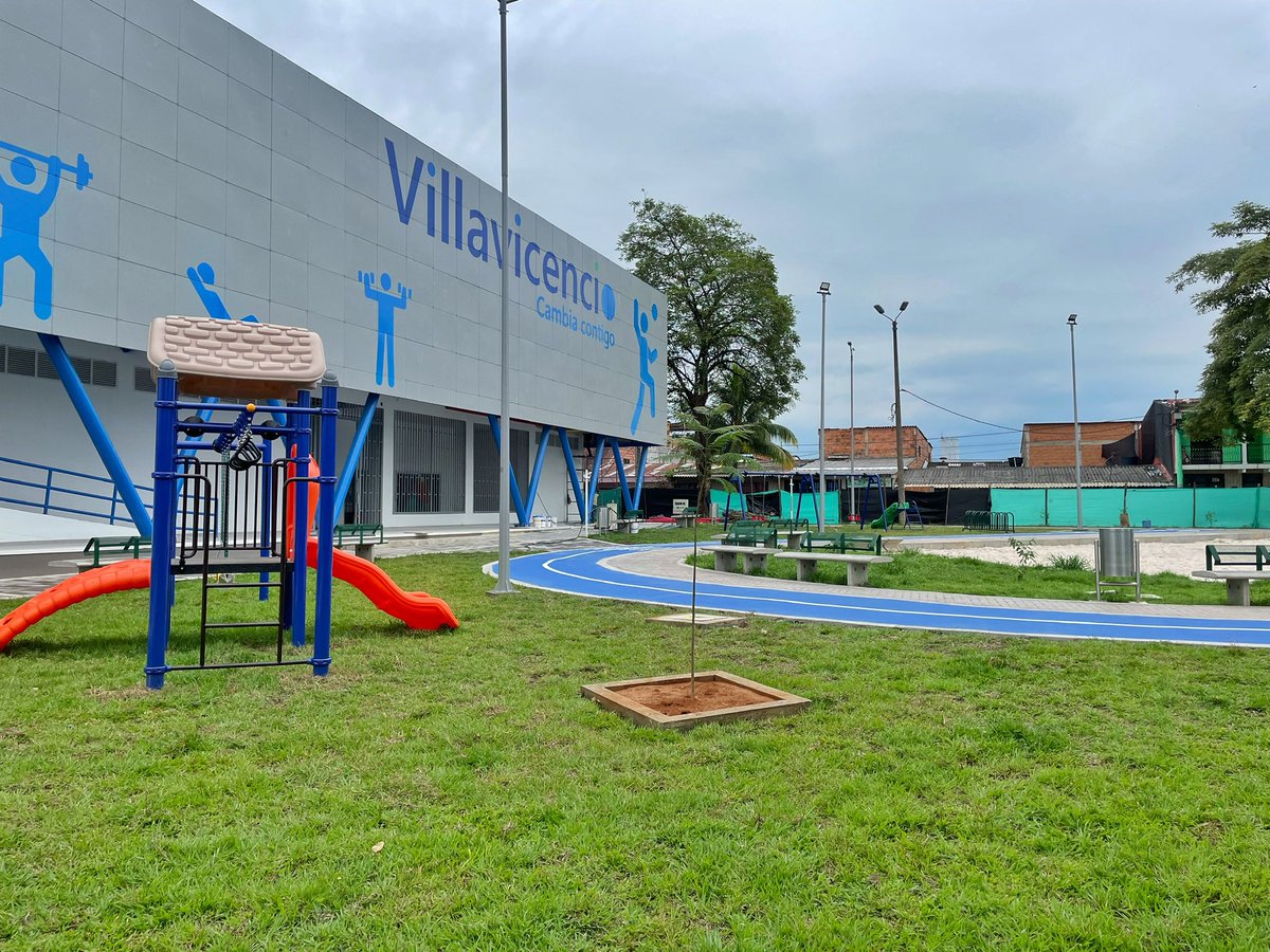 villavoimder's tweet photo. Cuando hablamos de que #ElCambioEsImparable también nos referimos a los dos nuevos complejos deportivos que fueron entregados este año a las comunas Nueve y Diez. https://t.co/zV4w2nN96x