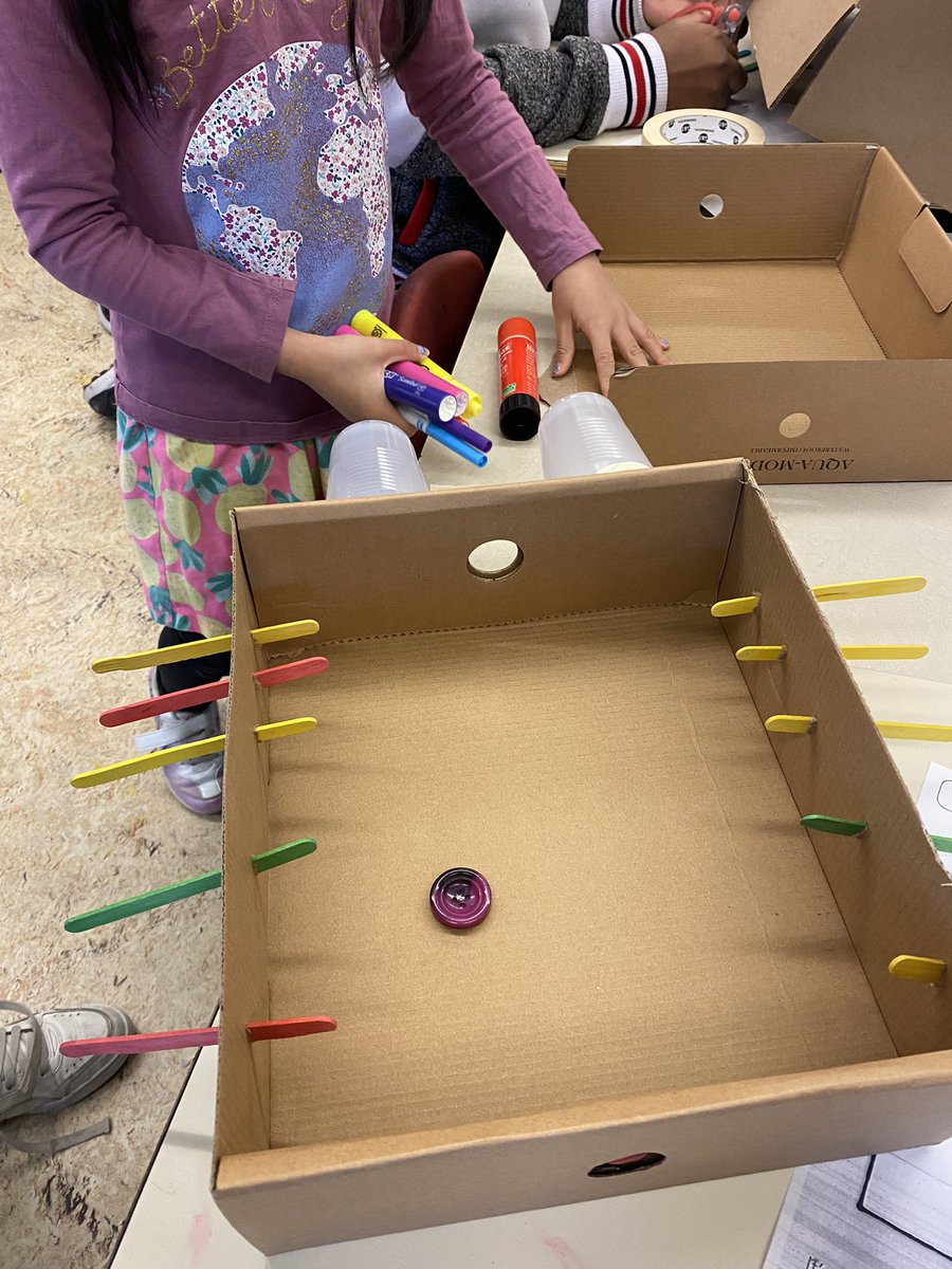 ms_bowersclass's tweet photo. We are collaborating with our grade 1 buddies this morning. They are starting their building things unit. We read the book It’s not a box and together they are transforming their box into their imaginative object. https://t.co/plvzSOzyg6