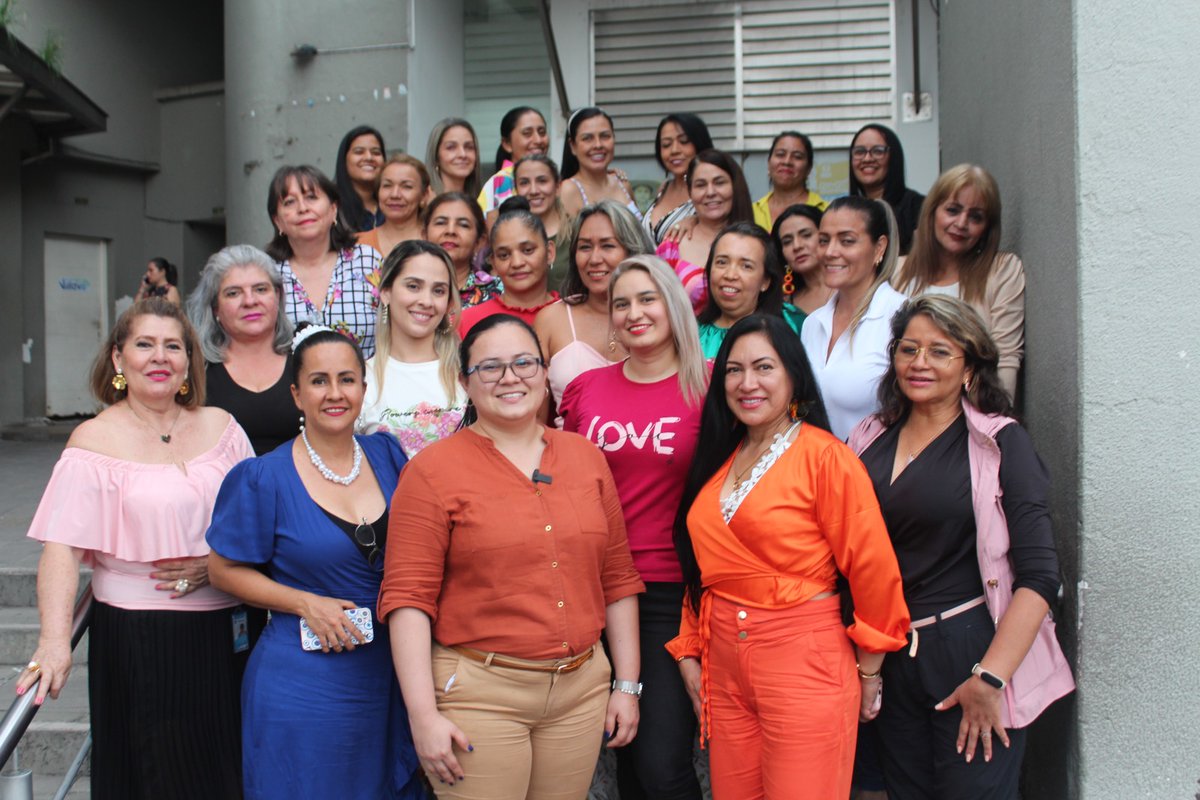 claudialorena15's tweet photo. #ElCambioEsImparable  con la fuerza y el compromiso de las mujeres que trabajan con empeño cada día para brindar el mejor servicio público a todos los villavicenses. https://t.co/lYvkZ4FPdU