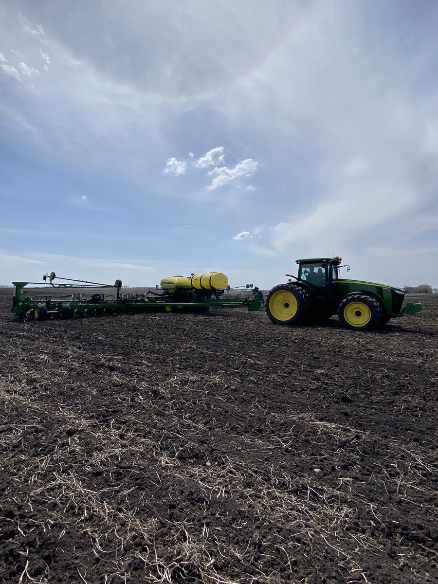 TotalAgInd's tweet photo. We’re finally out in the field planting here!  Putting corn and soybeans in this year.  With our custom built liquid fertilizer systems, it increases our yields significantly!  #plant23 #agriculture #johndeere #farming https://t.co/jebHSPcPPV