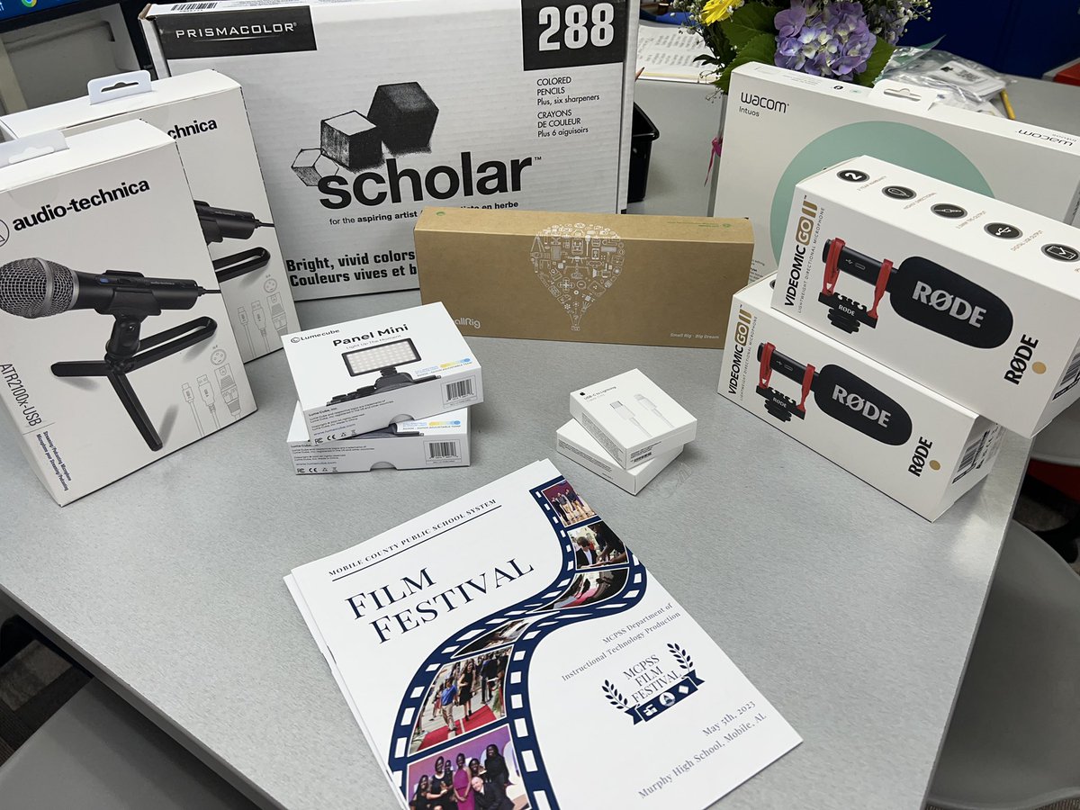 gronowski_maria's tweet photo. A Tech Fairy dropped by this morning to award us with our MCPSS Film Festival Best In Show prize packages. Can’t wait to use these with our Ss! @MaryBAustin https://t.co/iQpVgVoL0I