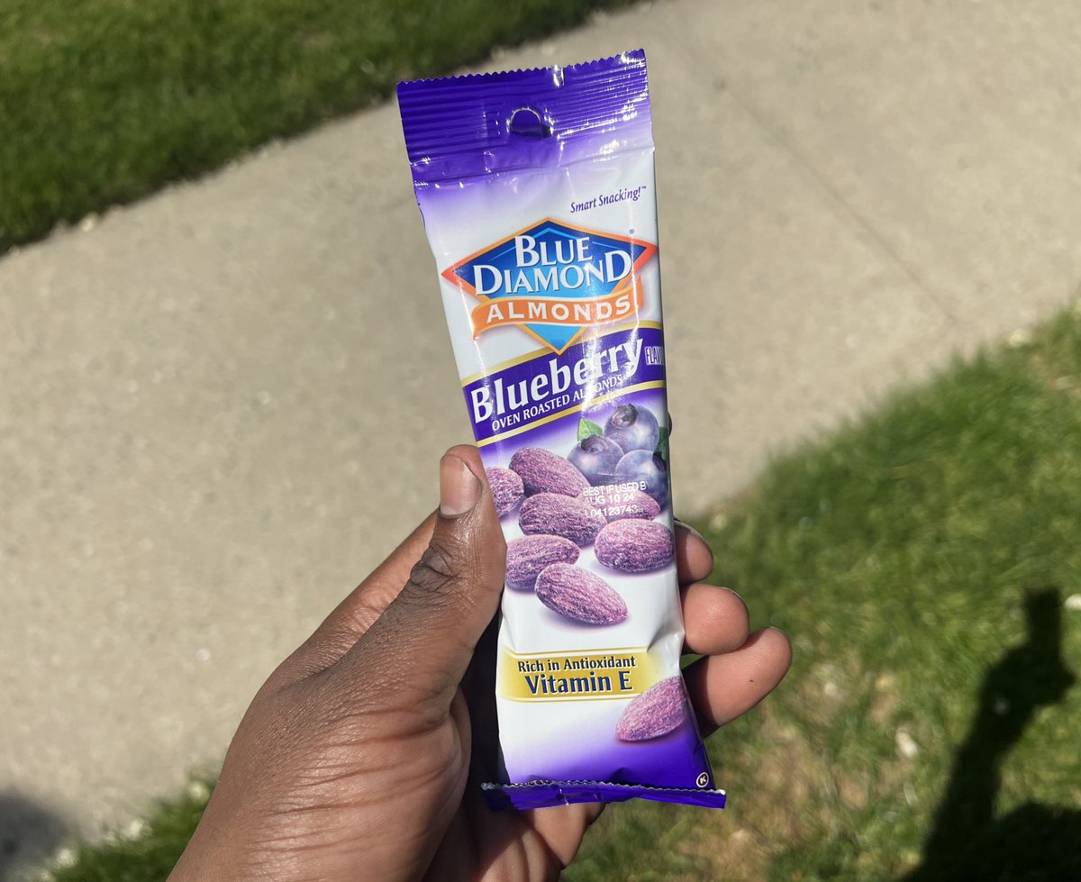 papadamnseven's tweet image. Been a lil minute since i #RiseAndShine’d. But heres a tip:

If you wanna throw up in your mouth eat some “Blueberry(Medicine flavored) Almonds”. #StayGenuine

gm. 🔮