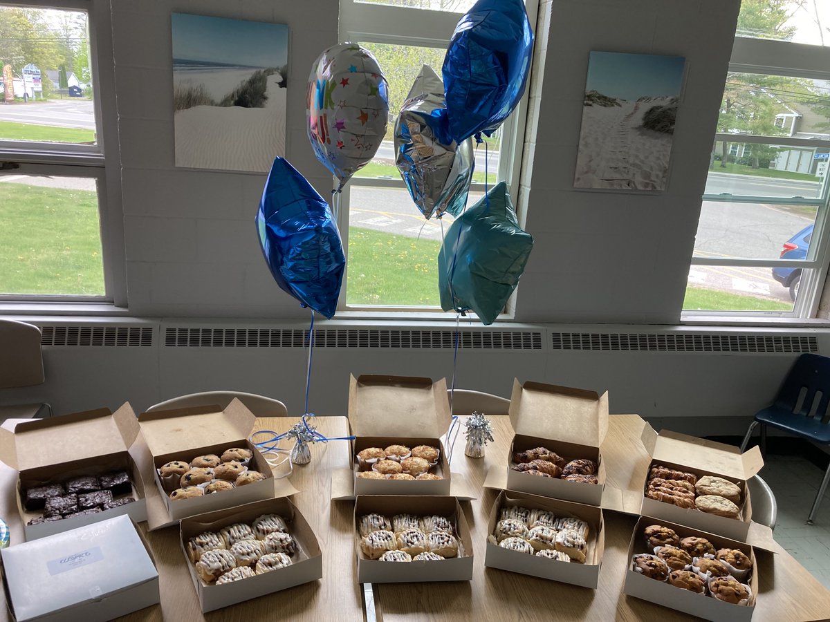LorangerOOB's tweet photo. Friday of Staff Appreciation. Many thanks to Elevate Cafe in OOB for the treats! #OOBGULLS
https://t.co/OE20fASp3P https://t.co/A9qyOLPPkt